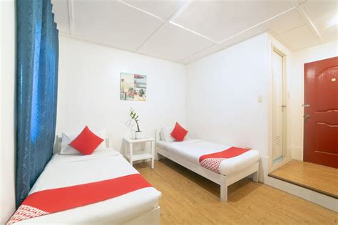 Rooms available at OYO 150 Davao Airport View Hotel .